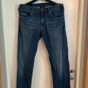Armani jeans i storlek W: 31 L: 34 