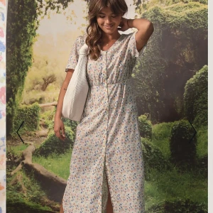 Klänning - Klänning som endast används ett fåtal gånger, så är som nyskick