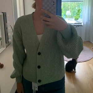 Kofta - En grön mjuk kofta från Hm. Aldrig använd! Superfin och lite tjockare