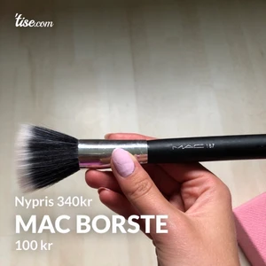 Sminkborste från mac - MAC borste som aldrig använts! Fråga gärna om ni undrar något🤍