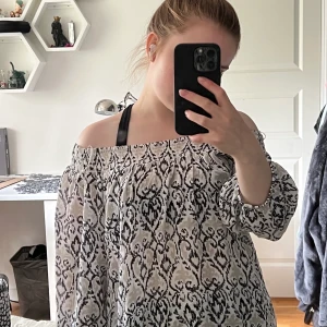 Cubus blus - Oanvänd mönstrad blus från Cubus i storlek xs 