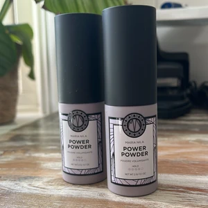 Hårprodukt - Maria Nila  - Aldrig använt! Säljer POWER POWDER pga att jag köpte fel produkt Köpt för 199kr POWER POWDER är ett puder som man gnuggar in nära hårrötterna för volym