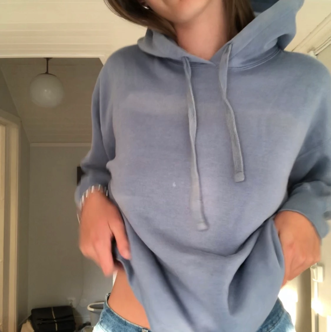 Blå hoodie