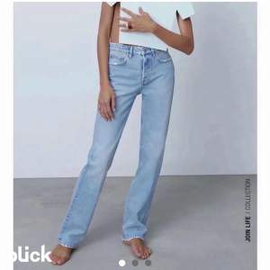 Kollar intresset på mina Zara Mid Rise Staright Jeans, ljusblå storlek 38. Då dom inte passar längre🥰Kan skickas men köpare betalar frakt. Kan skicka fler bilder vid intresse💕