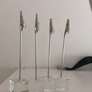 genomskinlig bild klämma 💕 - en kostar 5 inkl frakt (13kr) 💗 funkar jättebra för att ha upp bilder 💞