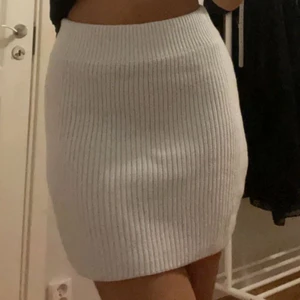 Zara Kjol - (lånade bilder) Aldrig använd! Går att ha som både topp och kjol! tryck inte på köp direkt. Buda från 280 eller köp direkt för 400💕