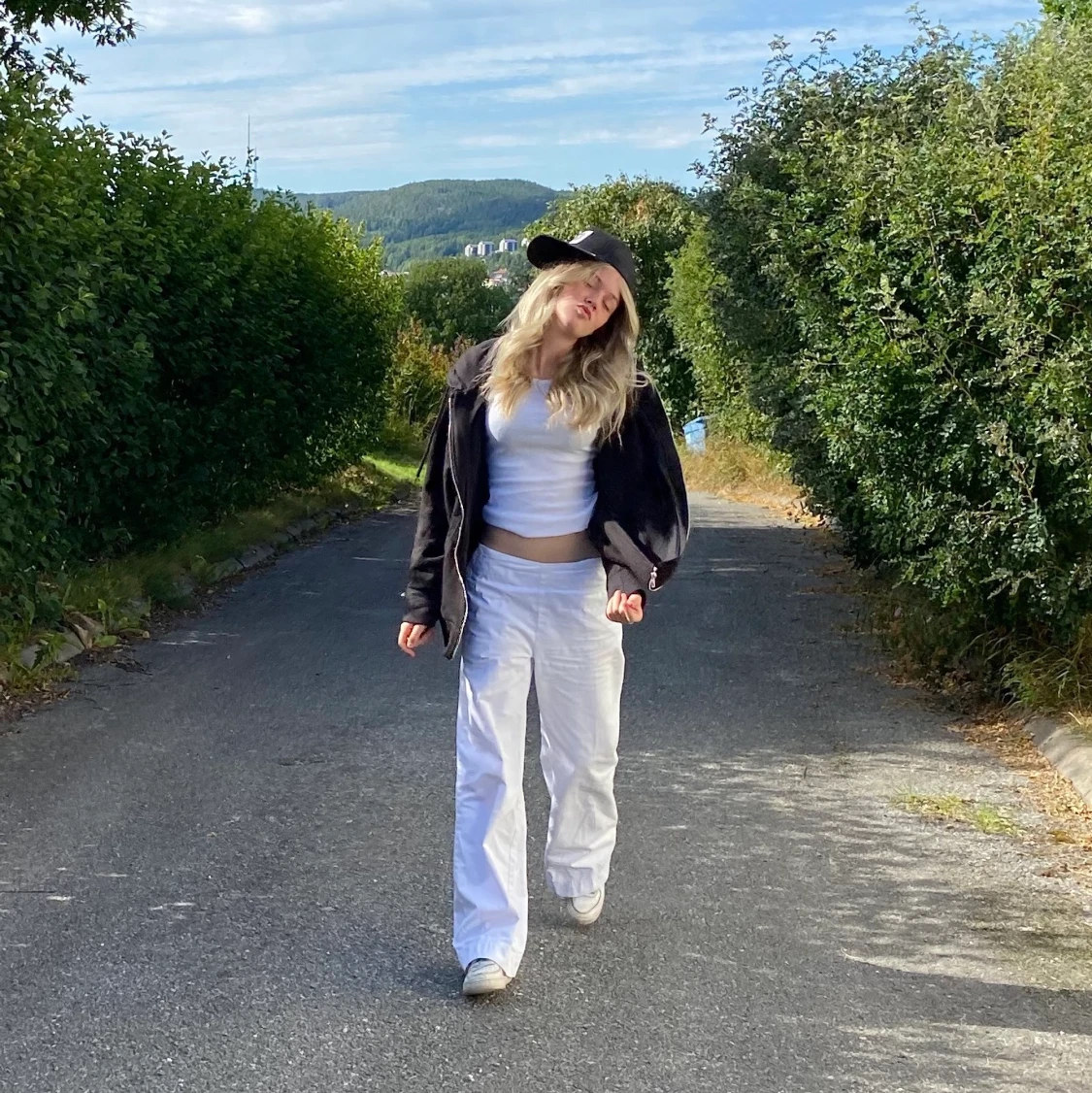 Vita linne/kostym  - 91