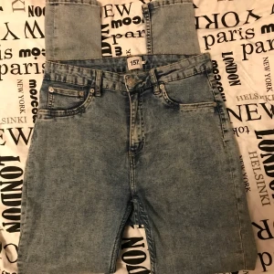 ”skinny” Jeans  - Snake jeans från lager 157. Super sköna sitter bra i midjan, lite udda färg. Nypris 150kr