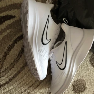 Nike  - Säljer mina snygga gympa skor.