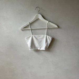 Croppat linne - Linne från Shein i väldigt skönt material. Nyskick!! Nypris 50kr