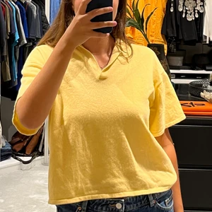 Samsoe Samsoe stickad t-shirt - Finstickad t-shirt/skjorta från Samsoe Samsoe, superskön och i bra skick! 