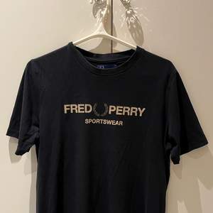 T-shirt från Fred Perry i bra skick. 