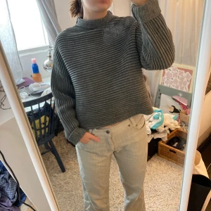 Weekday tjocktröja - Grå tjocktröja från Weekday. Passar S/M. Bra kvalitét! 