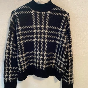 Stickad tröja - Mönstrad stickad tröja. Tror den är köpt från new yorker. Frakt 57kr. 