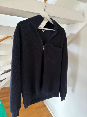 Arket fleece quarter zip - Hallå eller! Säljer min Arket fleece storlek M. Näst intill oanvänd och i mycket bra skick. Pris kan diskuteras