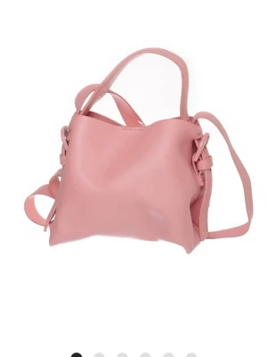 Rosa bucket bag med axelrem - Liten rosa väska 