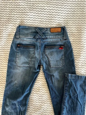 Lowrise vintage jeans - Vintage lowrise straight jeans från Only, jättebra skick! För små så kan tyvärr inte prova på, längden är 30 eller 32 
