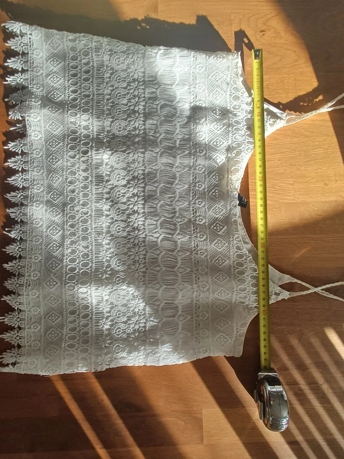 Vit spetsig linnetopp med tunna band - 1