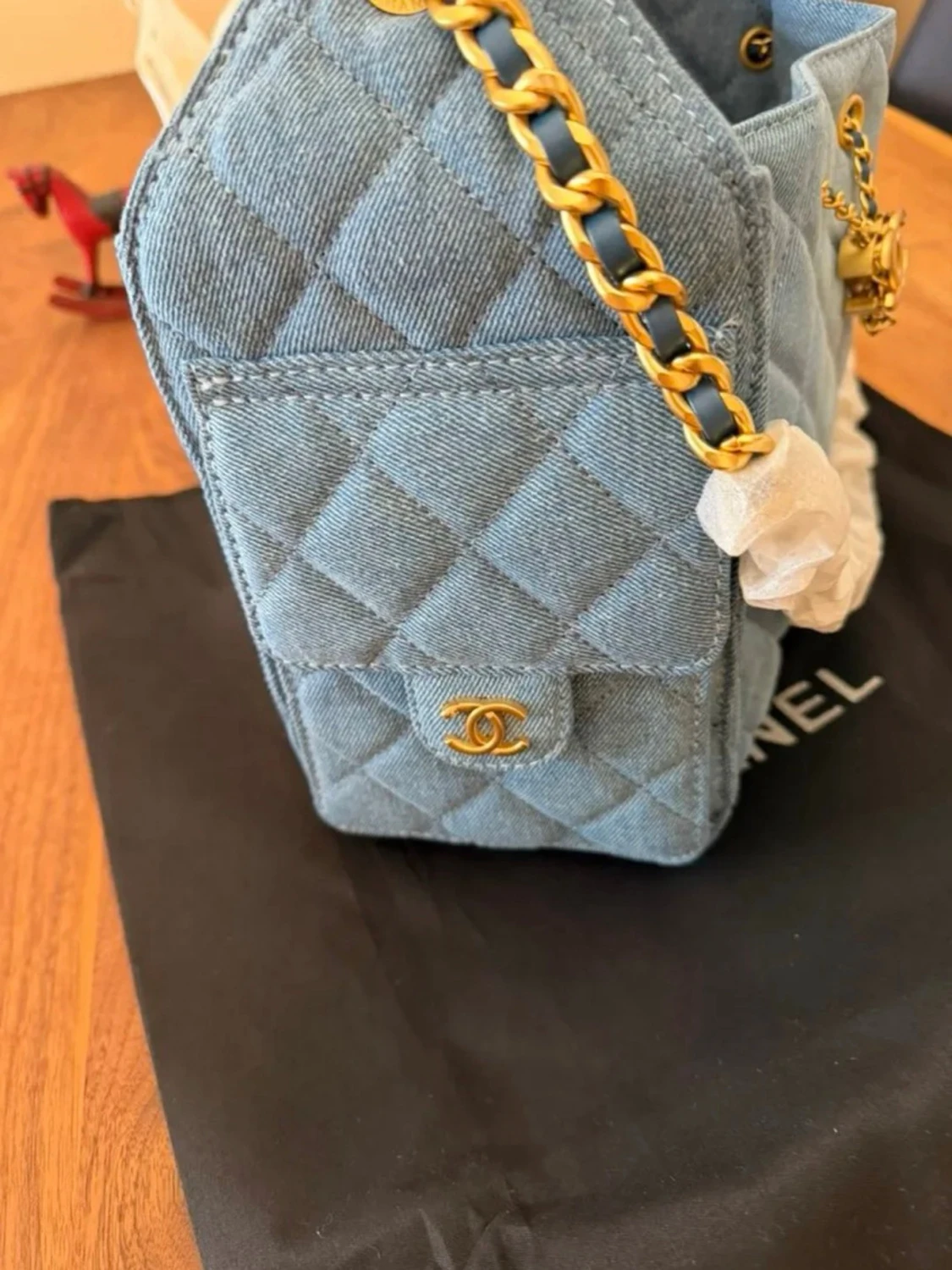 Blå quiltad handväska  - 1