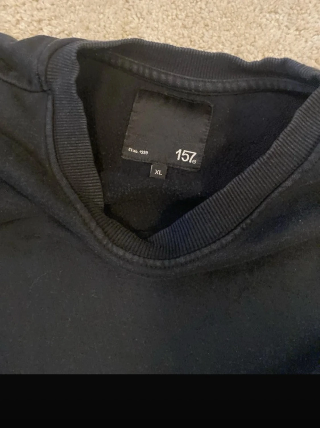 Svart och vinröd crewneck sweatshirt - 2