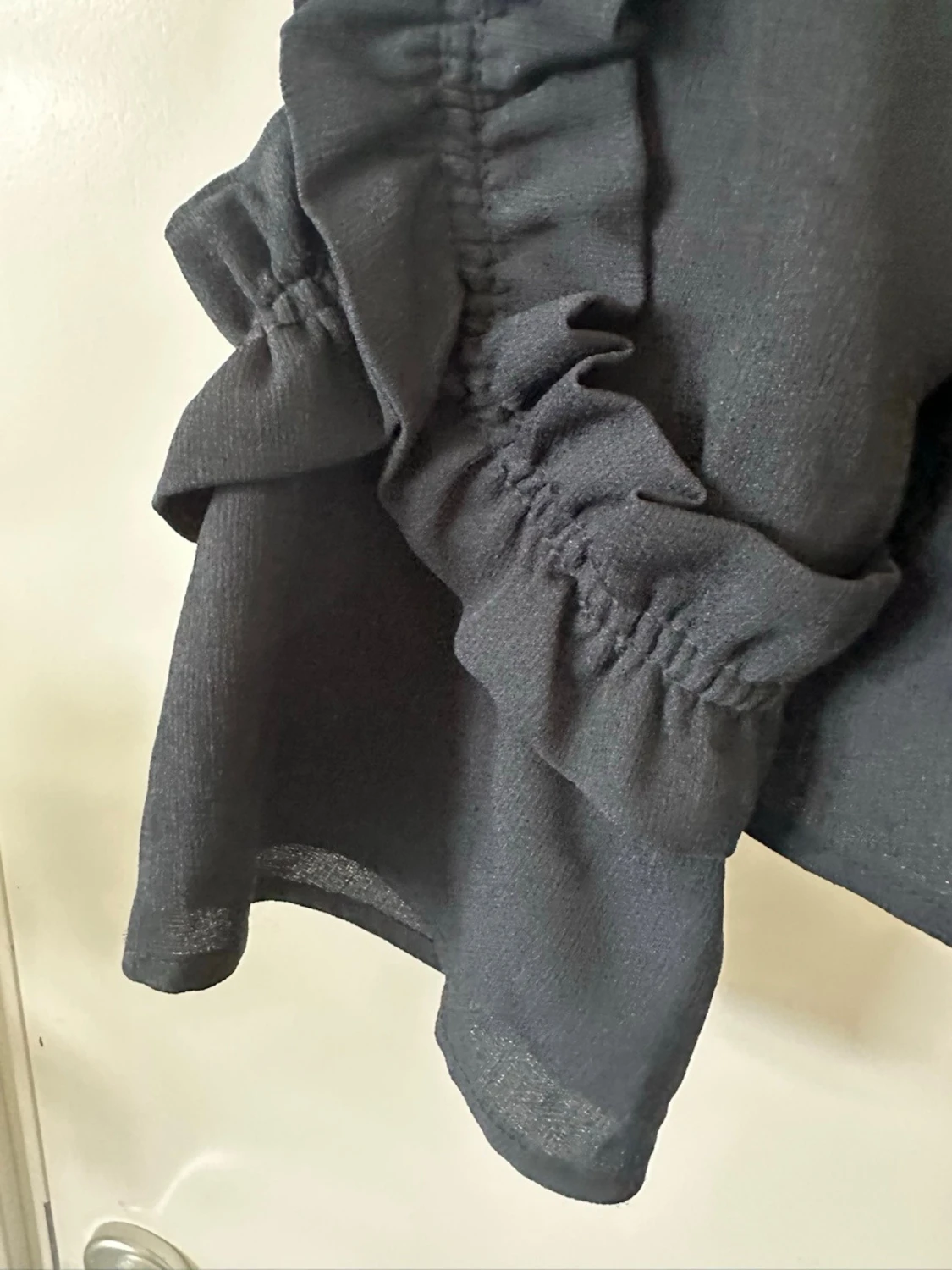 MCD Marinblå  blus med volangärmar, storlek M - 3