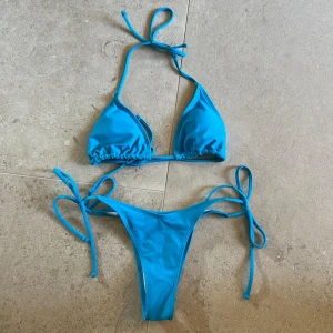 Blå bikini - Bikini i en superfin blå färg.  Uttagbara inlägg. Aldrig använts då jag haft andra jag gillar mer! Storlek xs passar även s. 🩵🩵🩵