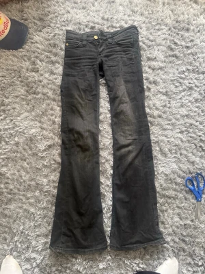 Cheap Monday jeans - Säljer nu mina cheap Monday jeans pågrund av att jag växt ut dem. Jeansen är i bra skick!