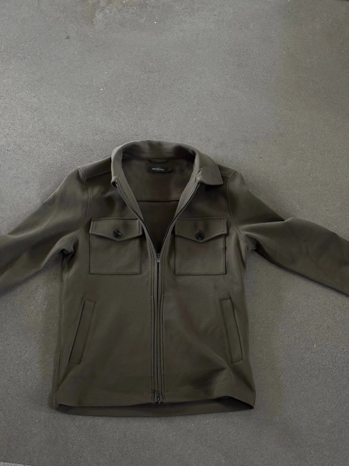 Olivgrön overshirt med dragkedja