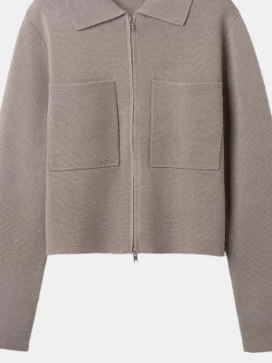 Beige vårjacka från Åhléns  - Beige vårjacka från Åhléns med fickor. I otroligt bra skick. Nypris 600kr. Skriv för frågor.