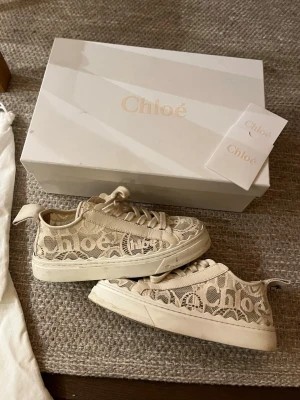 Chloé Sneakers 38 - Chloé Sneakers. Fint skick. Storlek 38. Perfekt till sommaren! Skriv för flera bilder!😀