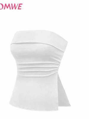 Ny i förpackning! Vit axelbandslös topp från Romwe - Trendig vit axelbandslös topp från Romwe med bandeau-design och lätt rynkade detaljer framtill. Toppen har en slits på sidan och är tillverkad i mjukt bomullsmaterial som sitter bekvämt mot kroppen. Perfekt för dig som gillar stilrena och moderna plagg.