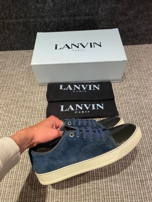 Lanvin skor  - Hej, säljer nu dessa svin snygga lanvin skor. Skorna är i mycket bra skick!  Begränsat antal boxar och dustbag. Hör av dig vid frågor. 