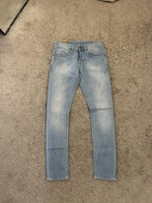 Dondup George Jeans - |Dondup George Jeans| | Storlek: W30  | Skick: 9,5/10| Medföljer: inget| Frågor eller funderingar tveka inte på att höra av dig!