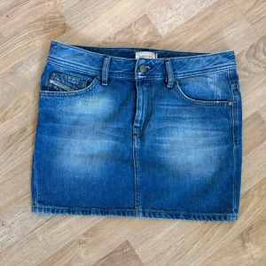 Diesel jeanskjol - Fin jeanskjol från diesel mycket bra skick storlek 28 