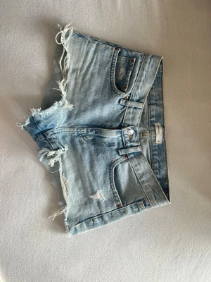 Jeans shorts  - As snygga Jeans short från gina tricot