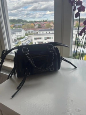 Bershka handväska  - Köpte på Vinted men har aldrig använt den