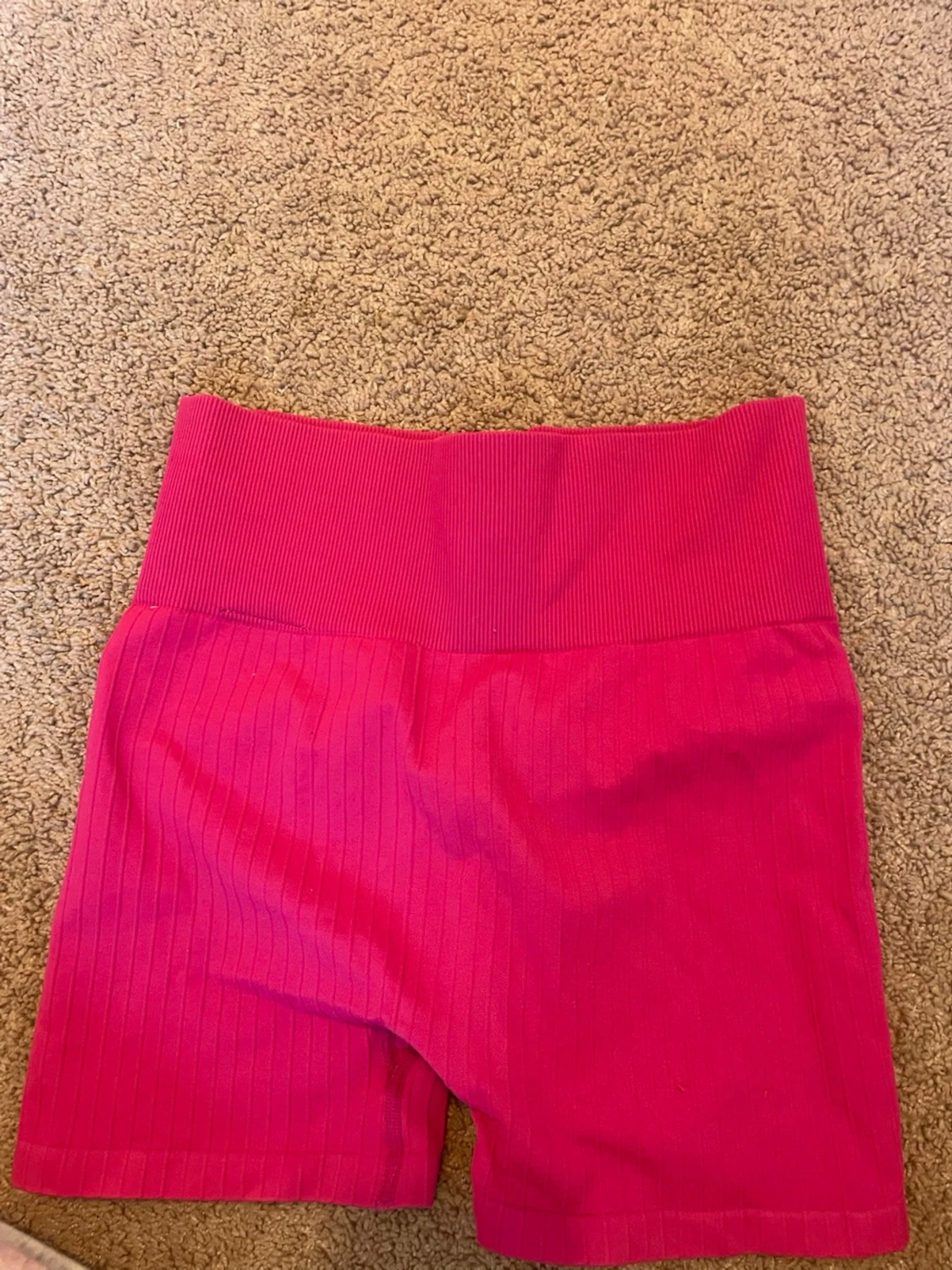 Rosa ribbade shorts från H&M