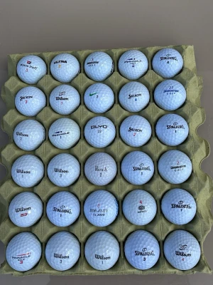 Florida mix. A-KLASS. 30-pack. - Florida mix. A-KLASS. För dig som både är ny på golf och vill ha bollar som är som nya samt inte spendera alla dina pengar på bollar. Även för dig som vill ha bollar som tåls att slås bort!