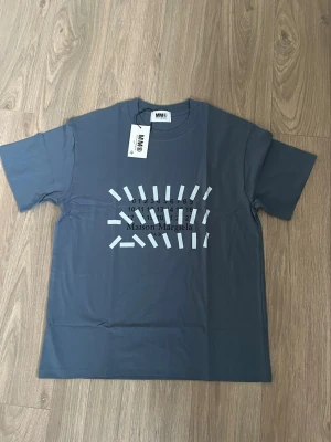 Maison Margiela T-shirt  - Helt ny Maison margiela T-shirt i storlek M, skickas snabbt!
