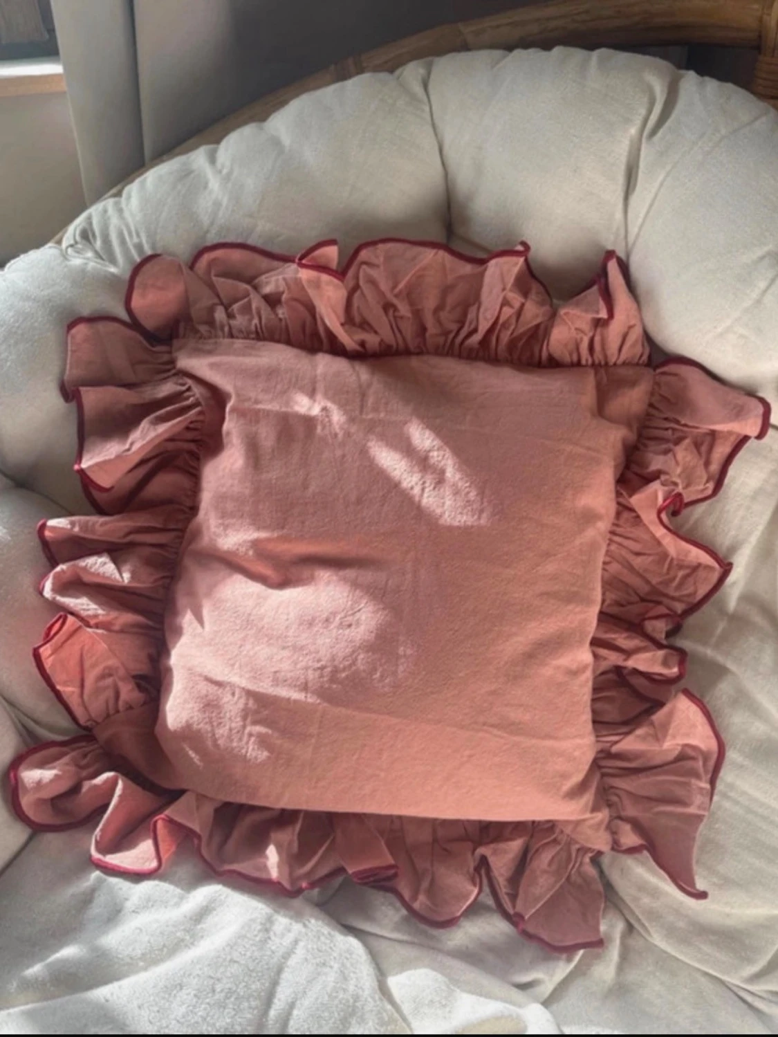 2 st kuddfodral volang rosa coquette bomull