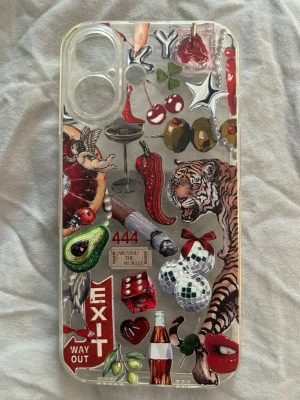 iPhone 16 mobilskal  - Unikt genomskinligt mobilskal med färgglada tryck som tiger, discokula, körsbär, avokado, EXIT-skylt, läppar och andra coola motiv. Den är knappt använd! dock har den en liten böjning (se sista bild) 