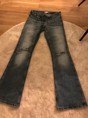 Snygga Jeans - Helt nya Gina Jeans använda en gång, säljer dem pga dem är för stora i midjan och vid höfterna.   Dem är superbra i längden för mig som är 1,63❗️ pris är diskuterbart