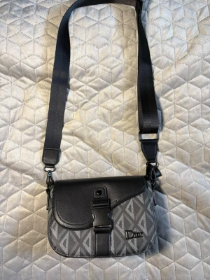 Axel bag  - Axel bag med bra passform och stilren 