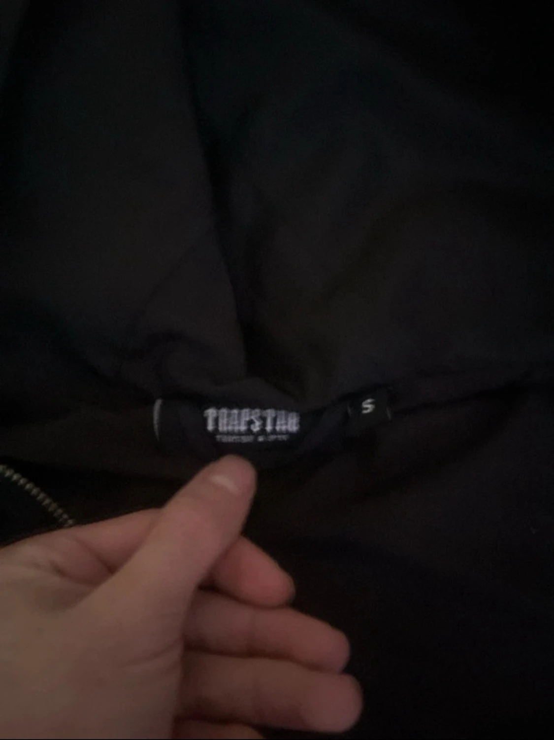 Svart vindjacka med huva - 5