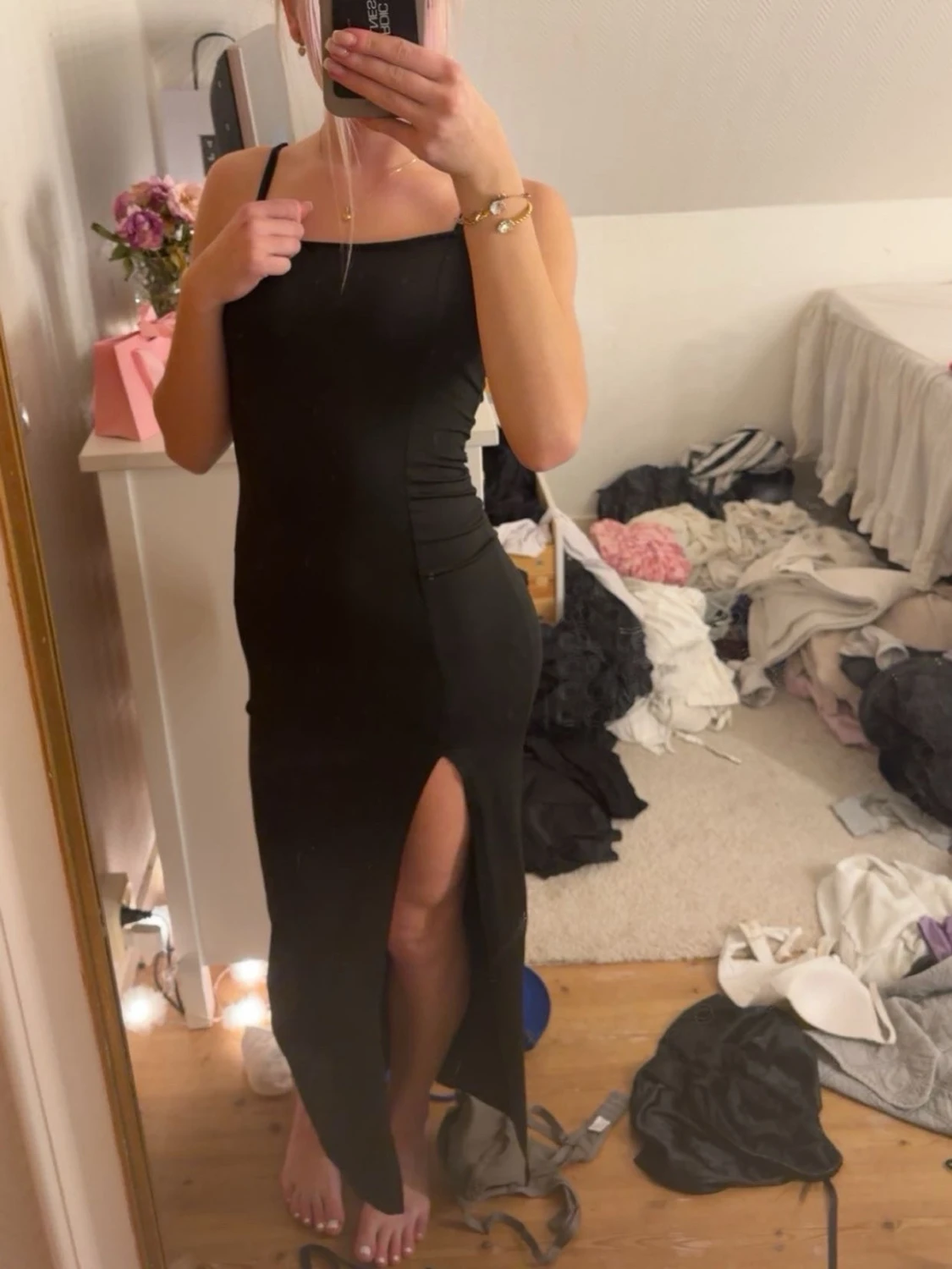 Svart långklänning med slits