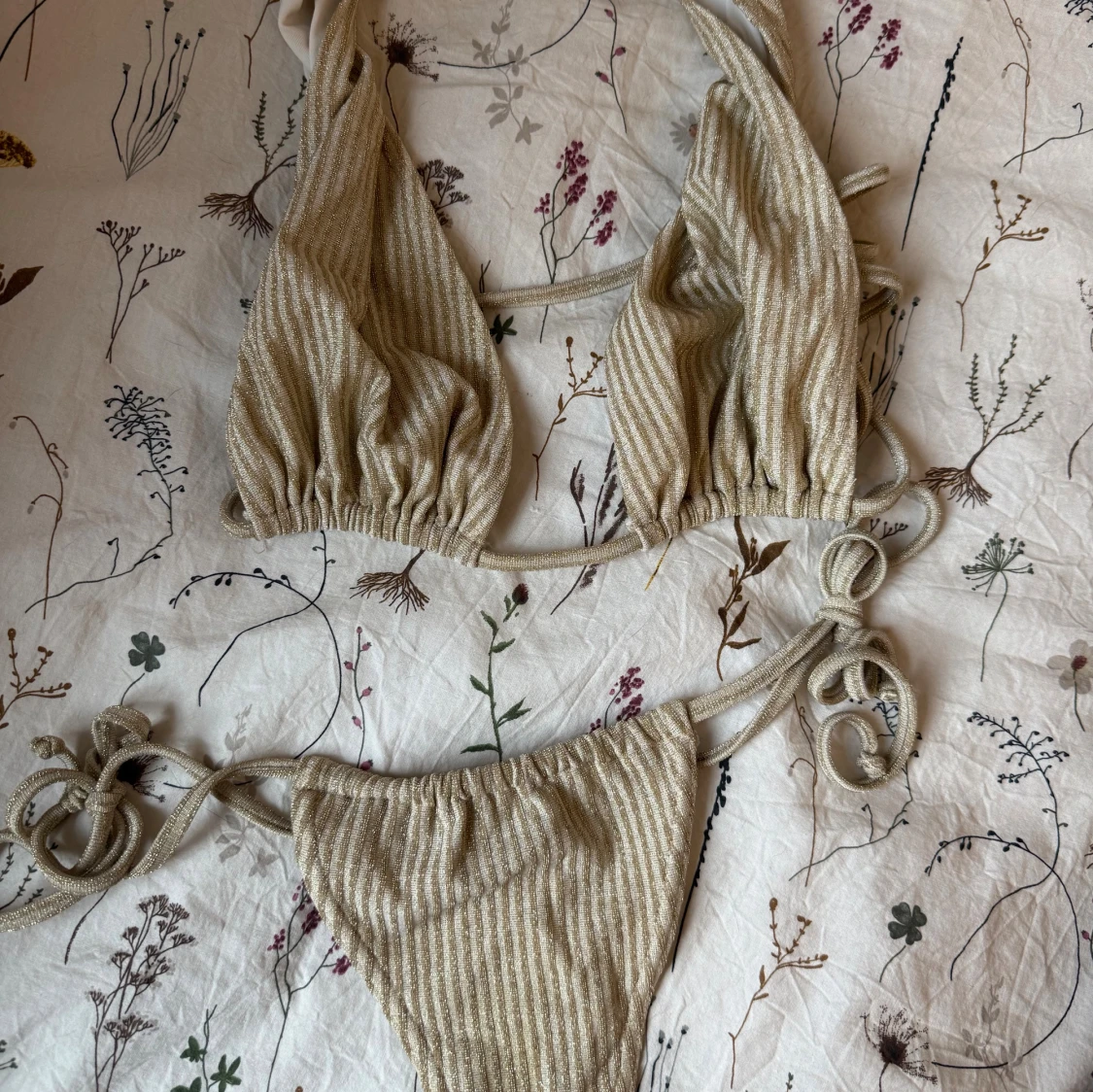 Beige/guldig halterneck bikini