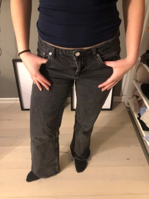  Baggy jeans med låg midja - Säljer dessa snygga baggy jeans från nakd❤️Ursprungspris 700