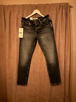 NEUW Jeans - Säljer dessa helt nya jeansen från NEUW. Storleken är 30/30 och sitter sjukt bra. Köpta för 1599kr men säljs för 499kr! Snabb affär=bättre pris, hör av er vid minsta lilla fundering!