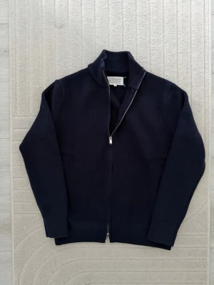 Maison Margiela navy blue zip cardigan knit sweater - Size L. true to size, very comfy, heavy and fits nice. Questions DM