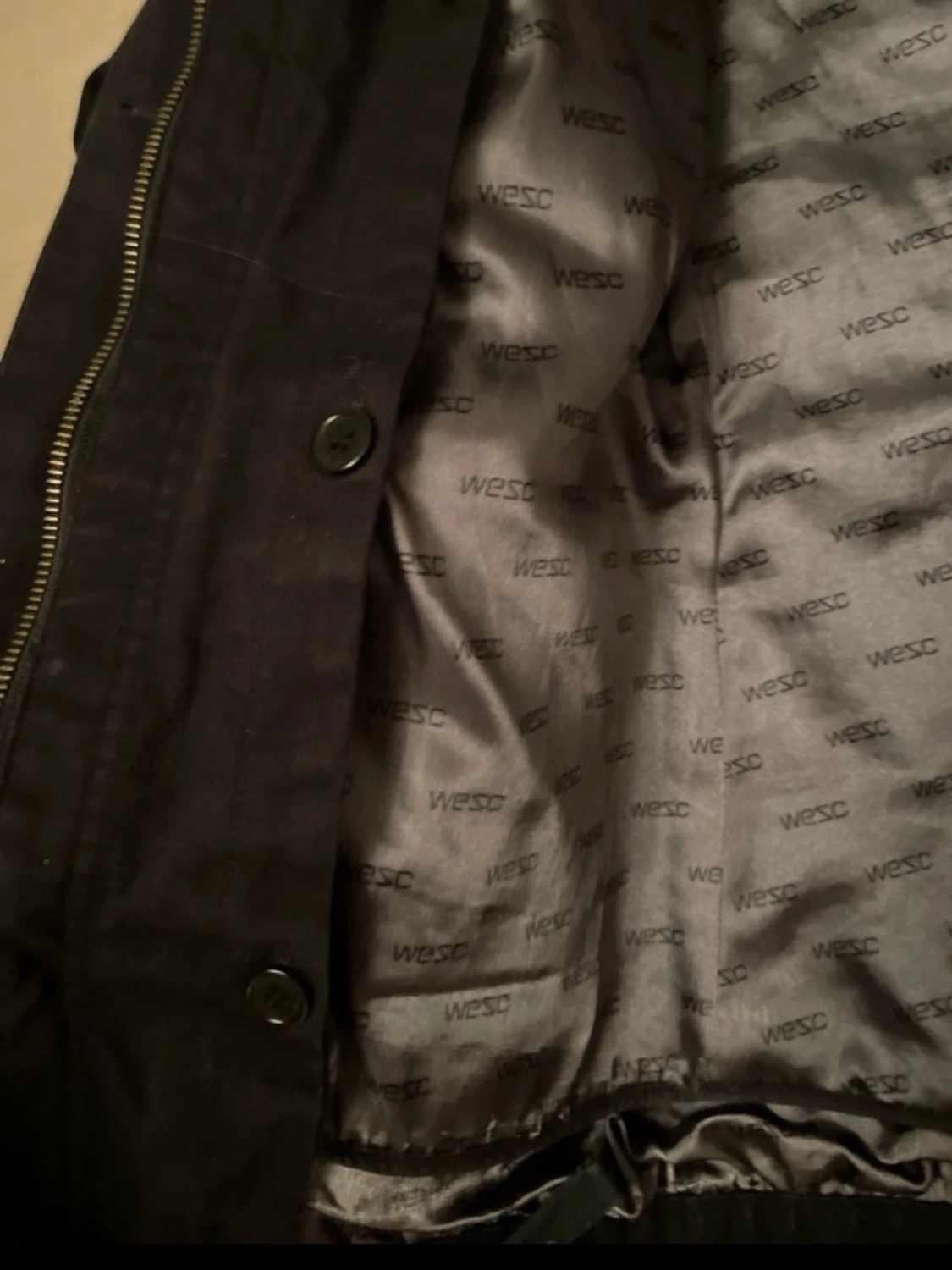 Svart parkasjacka med huva från WESC - 2